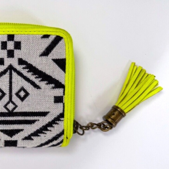 EUC Rip Curl Bonita Tribal Print Wallet Full Size Zip Closure Tassel Pull 🌿✨ - Picture 7 of 9